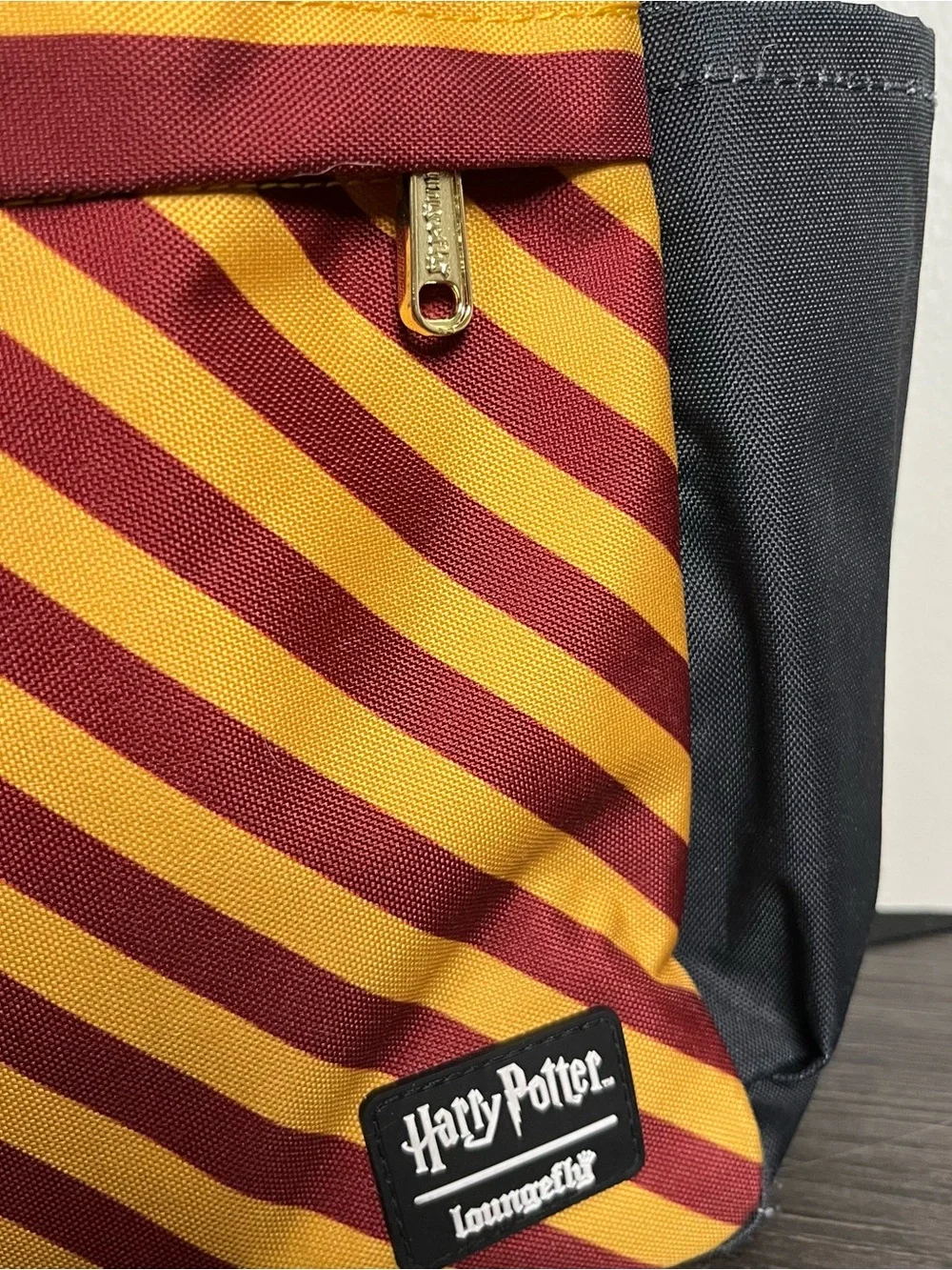 Harry Potter Gryffindor glasses nylon backpack w/ maroon & yellow stripe design